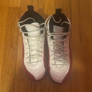 JORDAN 12 RETRO GS 'CHERRY' 2023
GS 7
COUPLE SCRATCHES